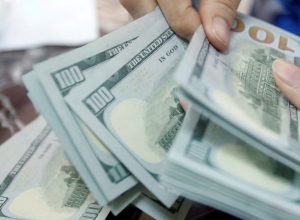 dolar-fecha-no-maior-valor-em-duas-semanas-com-queda-no-petroleo