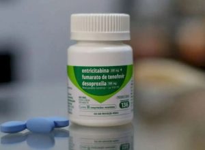 fiocruz-e-farmaceutica-assinam-acordo-sobre-novo-antirretroviral