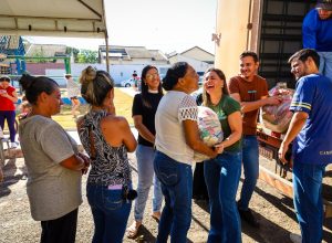solidariedade-da-festa-de-trindade-beneficia-cerca-de-600-familias