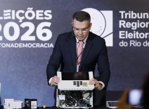 tre-rj-abre-urna-para-o-publico-e-defende-seguranca-do-voto-eletronico