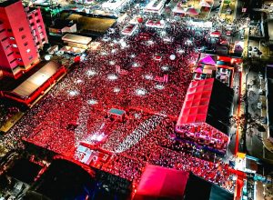 zeze-di-camargo-encerra-aparecida-e-show-diante-de-50-mil-pessoas
