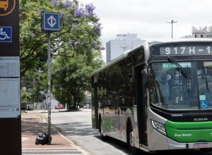 setor-de-servicos-fica-estavel-em-junho-e-sobe-2%-no-1o-semestre
