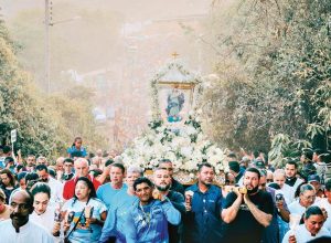 romaria-do-muquem,-em-niquelandia,-regista-mais-de-400-mil-fieis