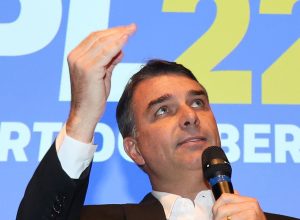 filho-mais-velho-de-bolsonaro,-flavio-disputa-a-presidencia-pelo-pl