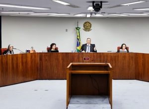 dino-e-moraes-defendem-rediscutir-dispensa-de-diploma-para-jornalista