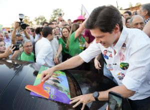adesivaco-marca-inicio-da-campanha-de-daniel-vilela-em-goiania
