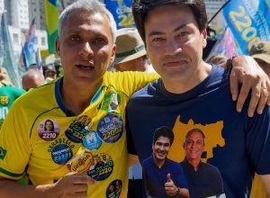 gayer-reforca-apoio-a-igor-franco-durante-ato-politico-na-praca-tamandare