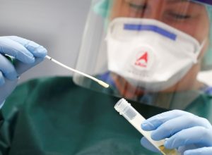 hoje-e-dia-relembra-o-inicio-da-pandemia-de-covid-e-o-fim-da-ditadura