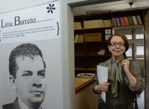 fernanda montenegro-encanta-plateia-na-academia-brasileira-de-letras