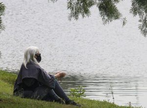 covid:-5-anos-apos-1a-morte-no-pais,-documentos-expoem-negacionismo