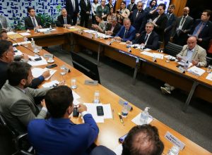 sem-acordo,-deputados-adiam-decisao-sobre-comissoes-da-camara