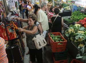 cortes-em-auxilios-sociais-podem-gerar-retracao-em-cidades-do-interior
