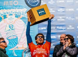 yago-dora-derrota-italo-ferreira-e-fatura-etapa-de-peniche-na-wsl