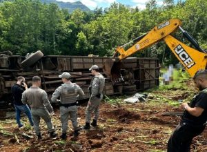 onibus-com-estudantes-cai-em-ribanceira-e-deixa-sete-mortos-no-rs