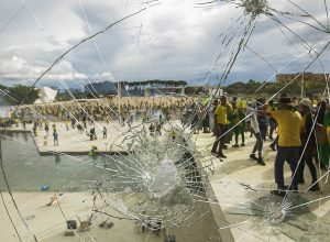 forcas-armadas-ja-foram-anistiadas-pelo-8-de-janeiro,-diz-historiador