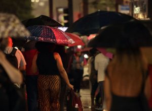 inmet-emite-alerta-laranja-para-chuva-e-vento-forte-em-sp,-rj-e-es
