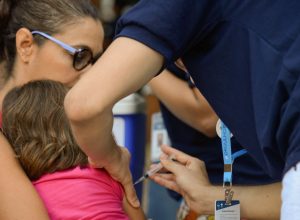 vacina-contra-gripe-e-segura-e-nao-causa-a-doenca;-saiba-mais-verdades