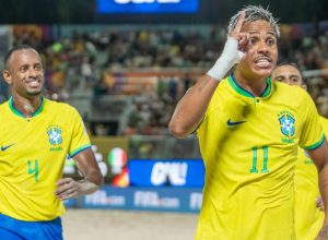de-forma-dramatica,-brasil-vence-italia-no-mundial-de-futebol-de-praia