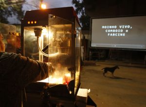 moradores-da-favela-do-moinho-interrompem-com-fogo-passagem-de-trens